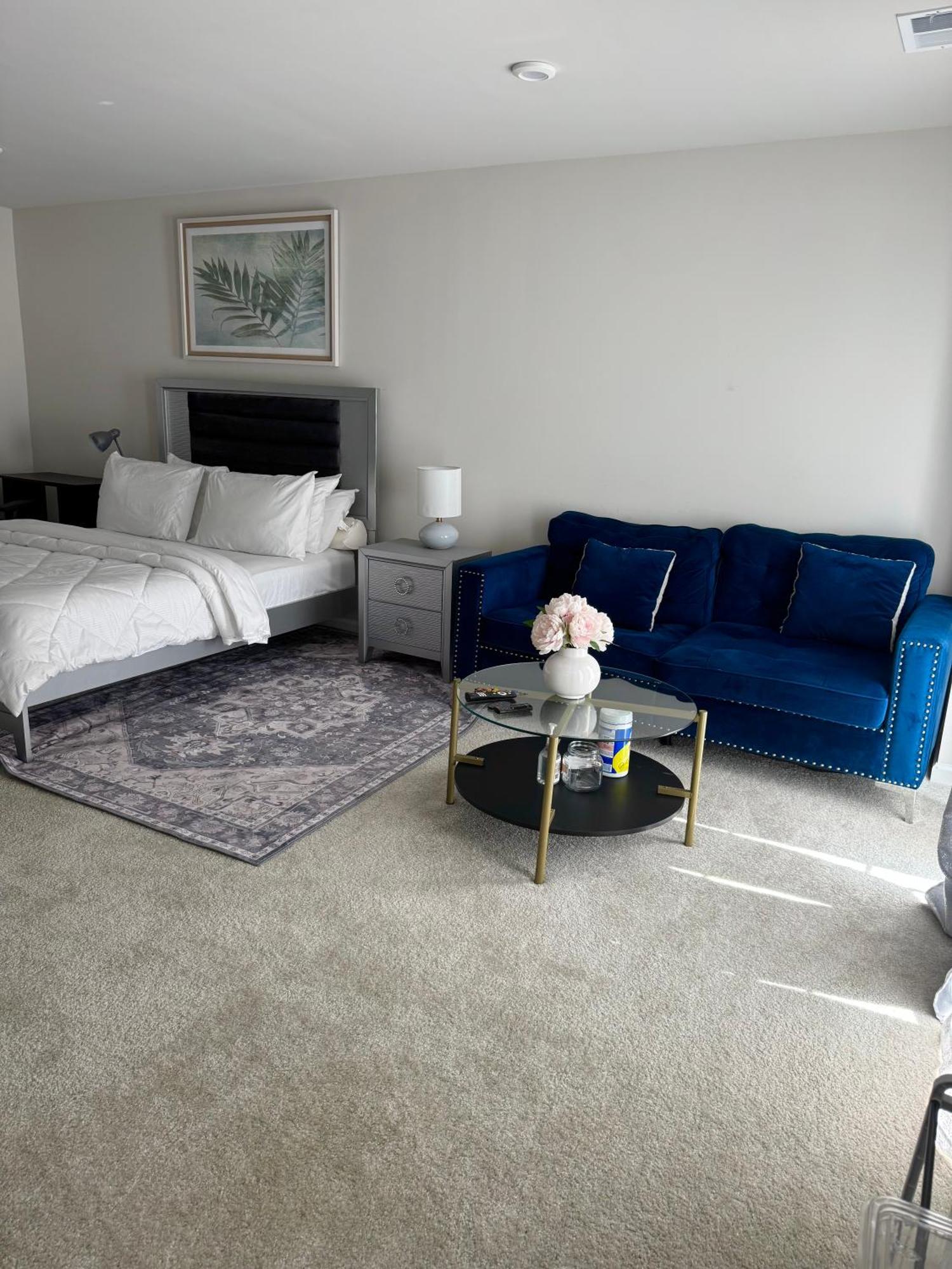 Away Apartment *